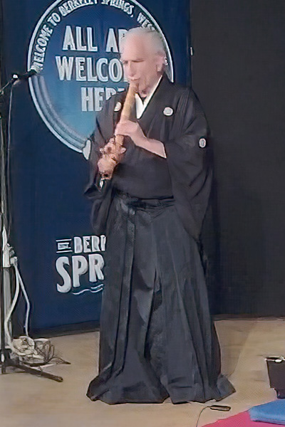 Bobby Seigetsu Avstreih playing Shakuhachi