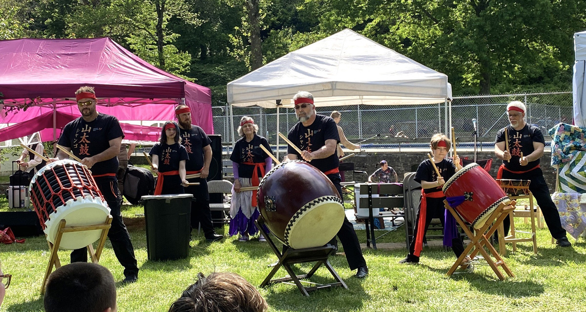 SMT Performs at Bringing in the May 2023.